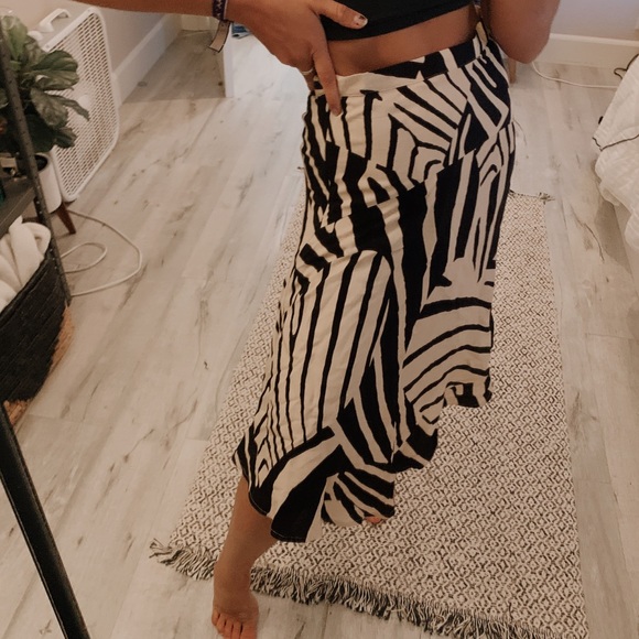 Anthropologie Dresses & Skirts - Funky Anthro midi skirt